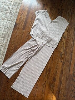 Pleated Wide-Leg coordinated set Beige